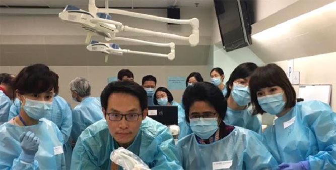 受香港骨科医学会(HKIMM)邀请,前往香港中文大学的大体实验室教授超音波导引增生疗法注射治疗。